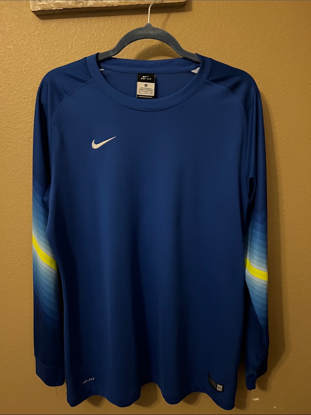 Nike Men’s Blue Long-Sleeve Dri-FIT Performance Shirt